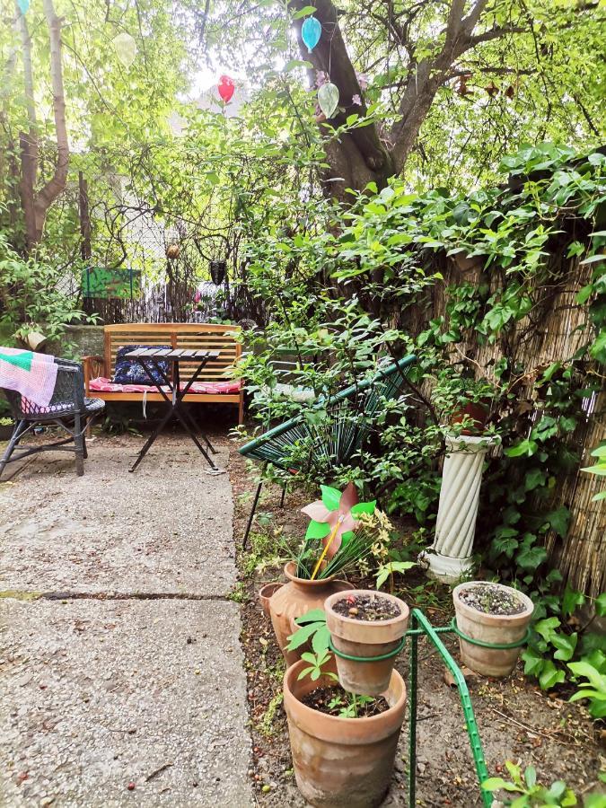Flat In Historic Villa With Your Own Private Garden, Near City Park Budapest Bagian luar foto