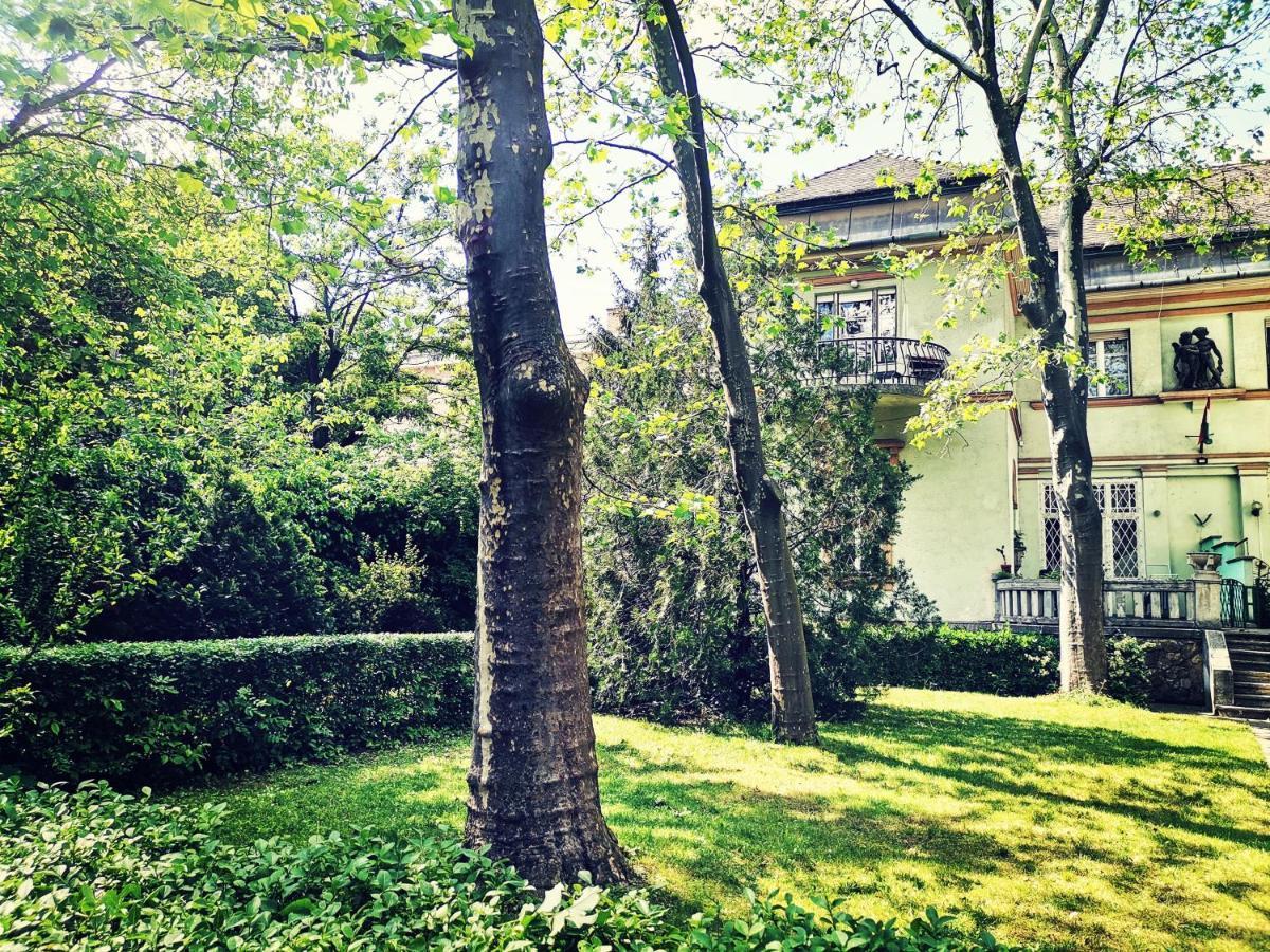 Flat In Historic Villa With Your Own Private Garden, Near City Park Budapest Bagian luar foto
